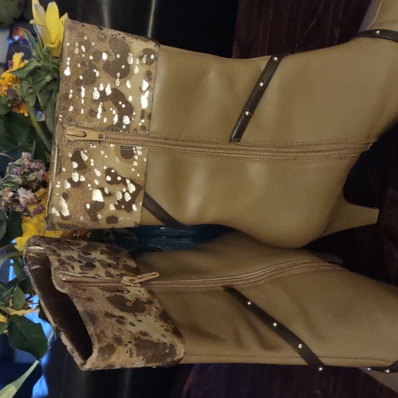 Boot's - Picture 2 of 2